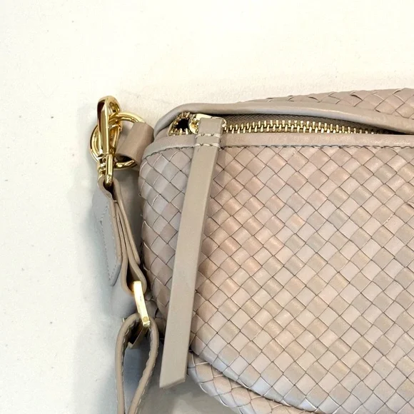 Quince Italian Leather Sling Bag - Picture 5 of 5